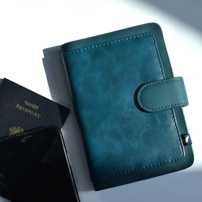 Unmet Desire Passport Holder | Moderno |