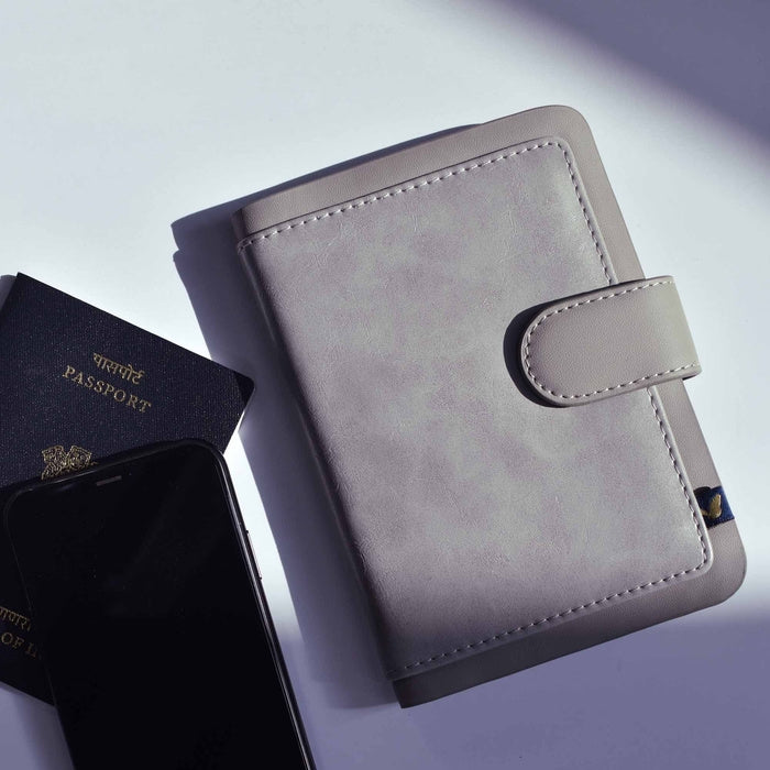 Unmet Desire Passport Holder | Moderno |