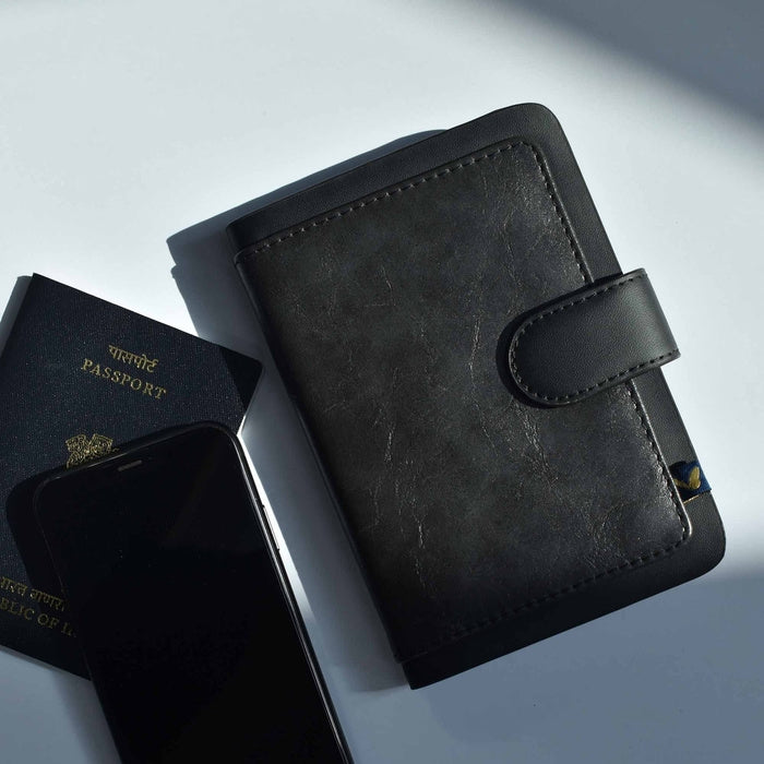 Unmet Desire Passport Holder | Moderno |