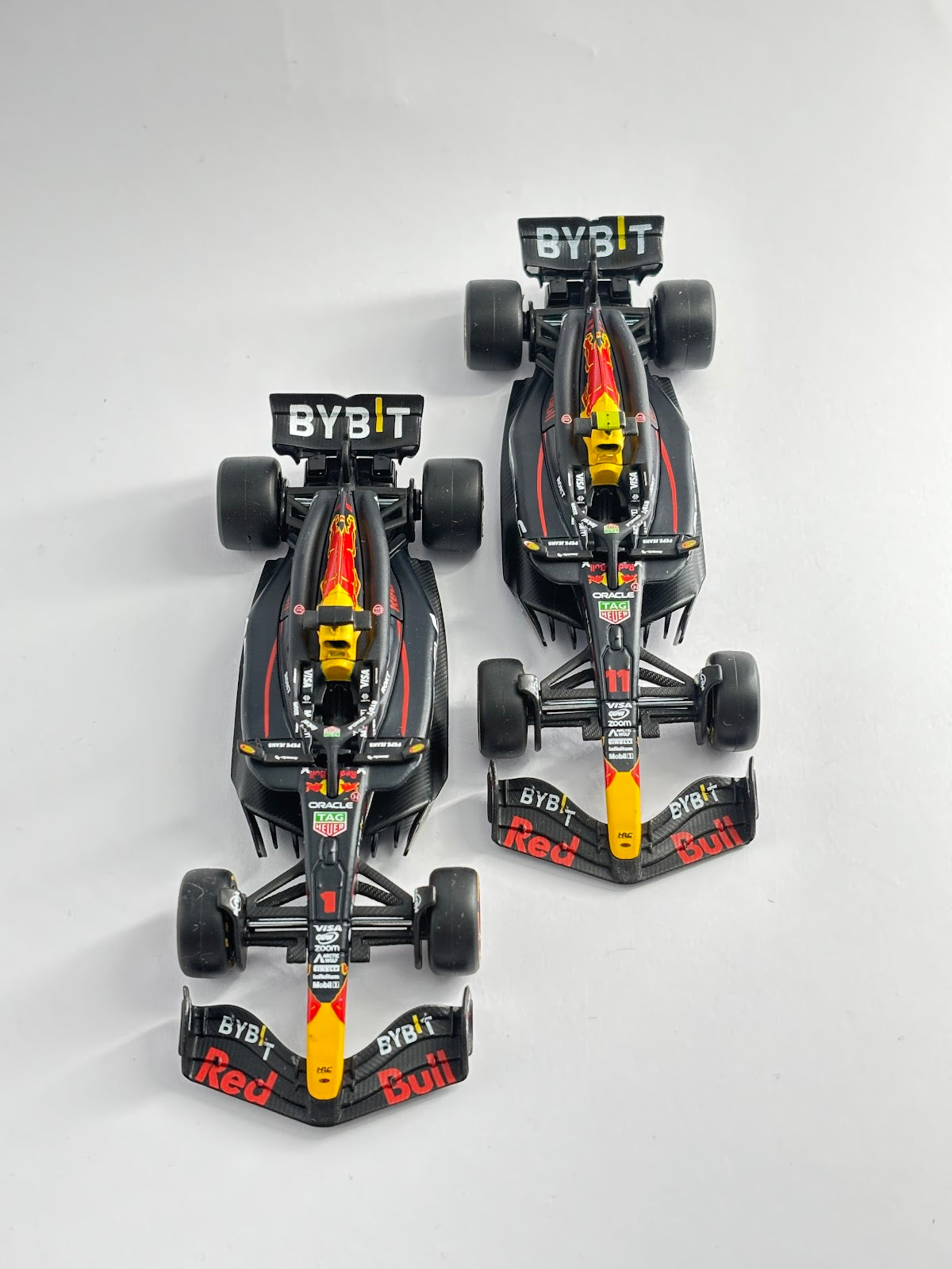Bburago 1/43 Oracle Red Bull Racing RB20 Set of 2 F1 Models
