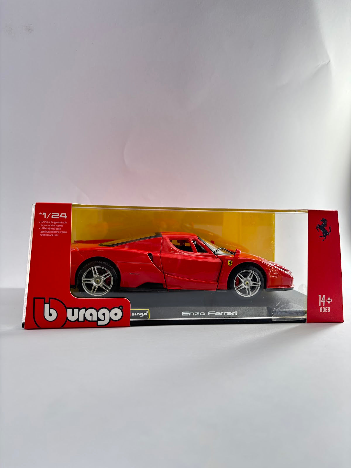 Bburago: Enzo Ferrari - Red With Acrylic Case 1:24
