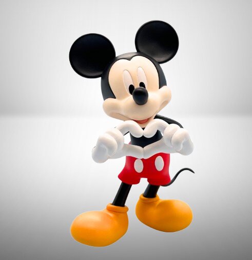 MICKEY HEART GESTURE FIGURE