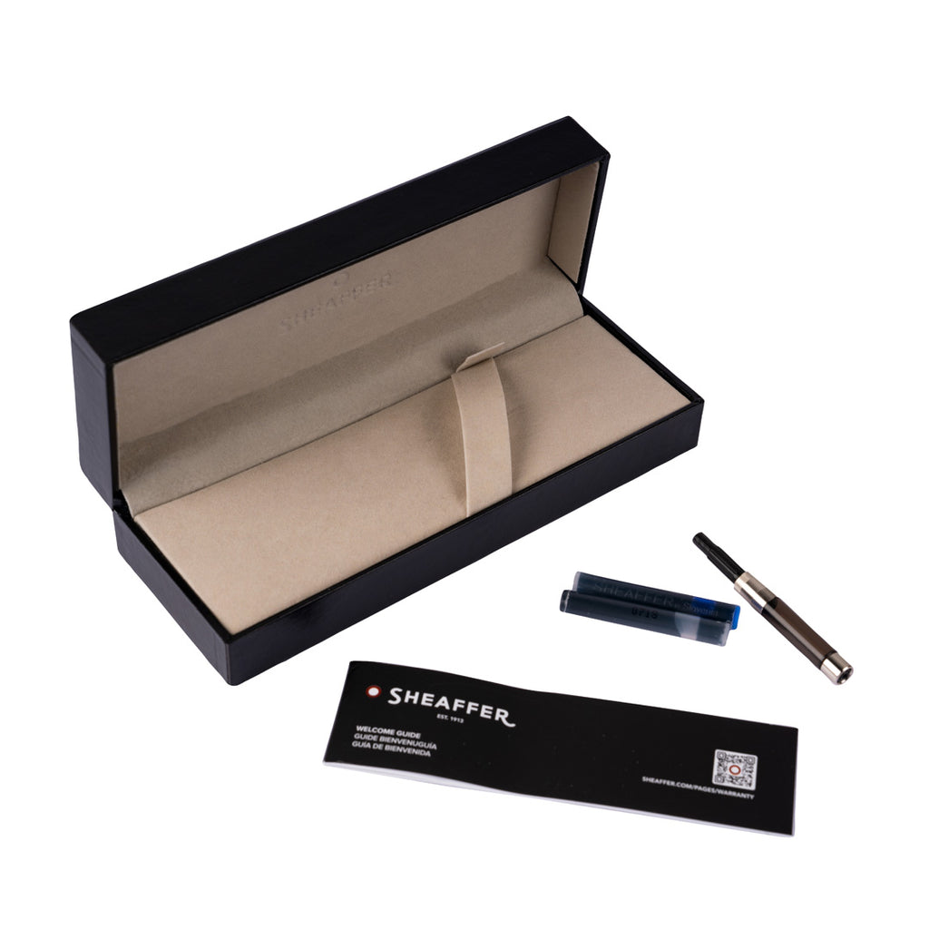 Sheaffer 100 Fountain Pen — Glossy Black (Medium)