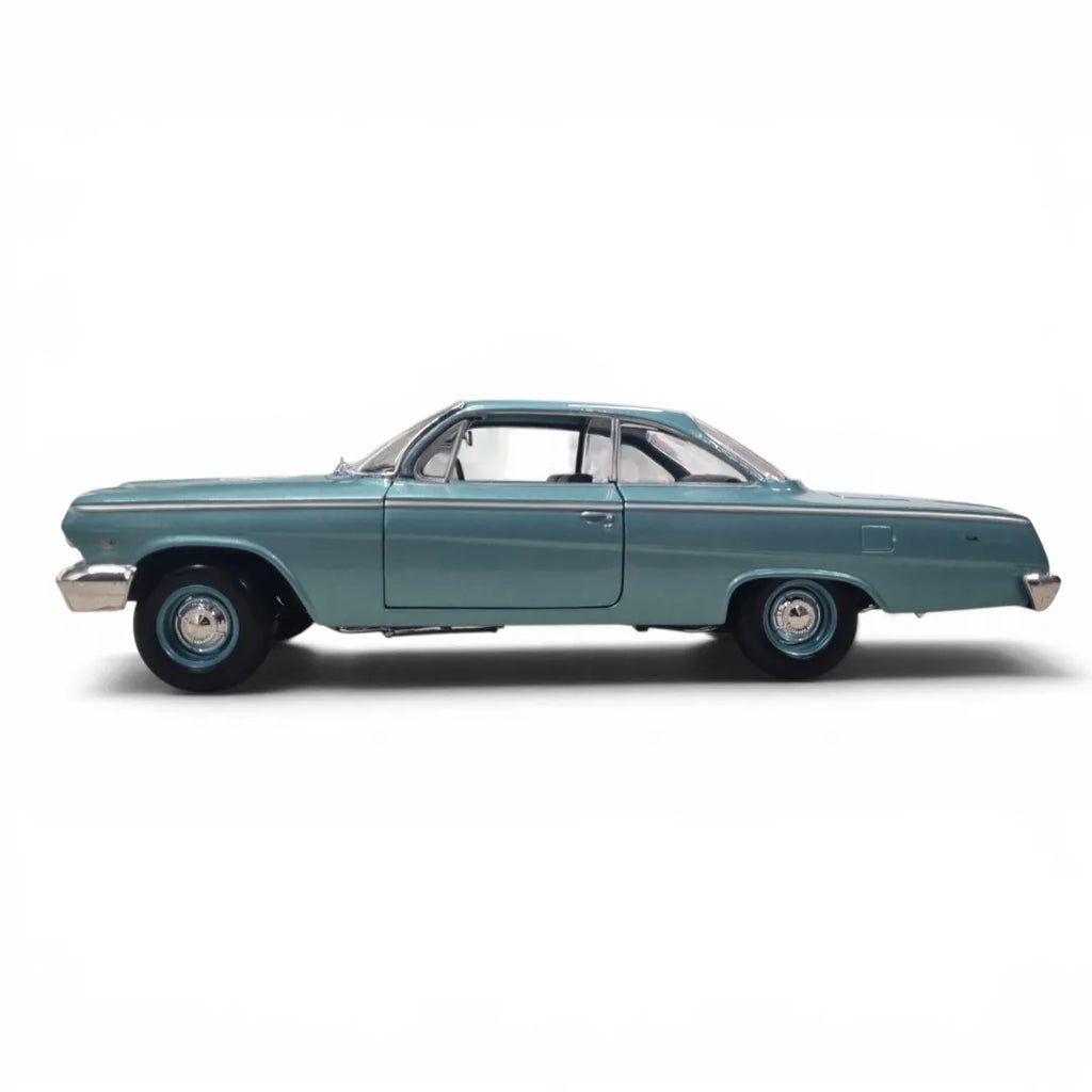 Maisto 1962 Chevrolet Bel Air Die-Cast Model Car – Teal Blue 1:18 Scale