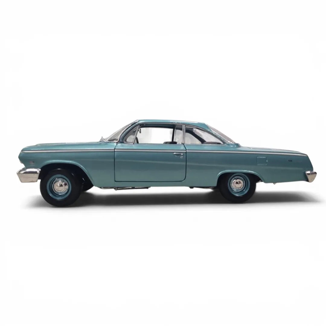 Maisto 1962 Chevrolet Bel Air Die-Cast Model Car – Teal Blue 1:18 Scale