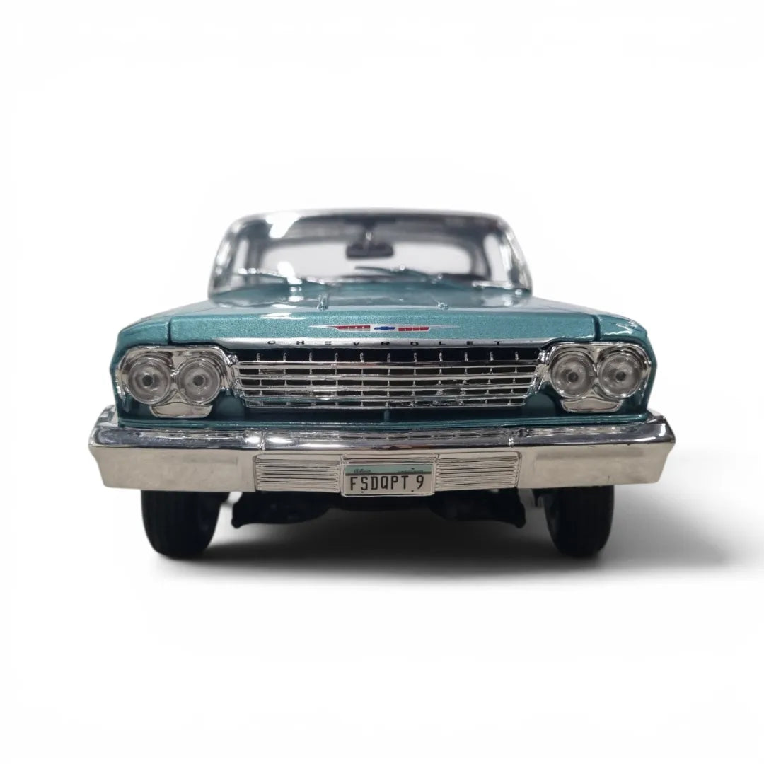 Maisto 1962 Chevrolet Bel Air Die-Cast Model Car – Teal Blue 1:18 Scale